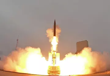 Israel hat das kostspielige Raketenabwehrsystem Arrow ...