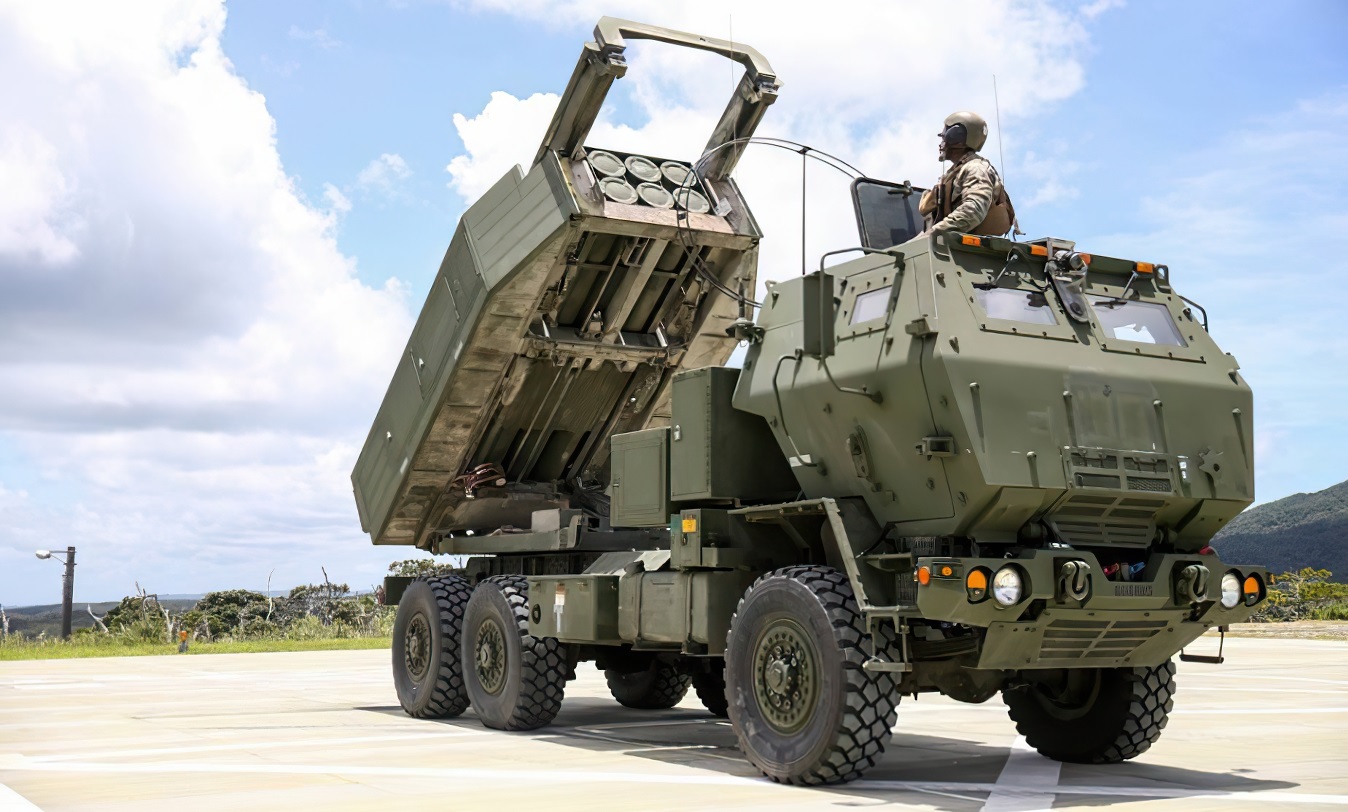 Zaluzhny hat ein neues Video mit dem amerikanischen MLRS HIMARS veröffentlicht Zaluzhny hat ein neues Video mit dem amerikanischen MLRS HIMARS veröffentlicht