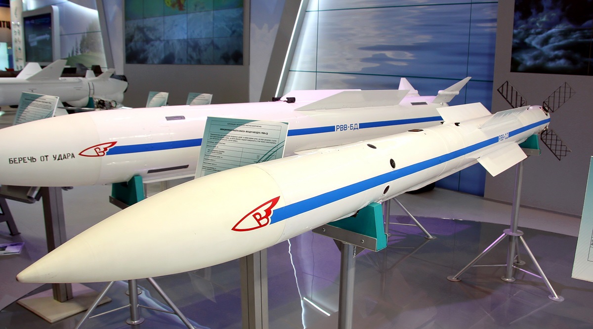Während des Beschusses der Ukraine verlor ein russischer Jäger eine geheime Rakete Während des Beschusses der Ukraine verlor ein russischer Jäger eine geheime Rakete