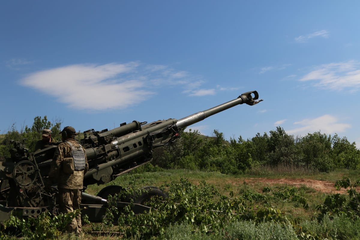 Ukrainische Streitkräfte setzen M777-Haubitzen im Kampf im Donbass ein (Foto) Ukrainische Streitkräfte setzen M777-Haubitzen im Kampf im Donbass ein (Foto)