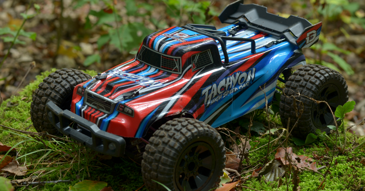 Deerc 210E - Das beste RС-Auto für Off-Road auf der Geschwindigkeit Deerc 210E - Das beste RС-Auto für Off-Road auf der Geschwindigkeit