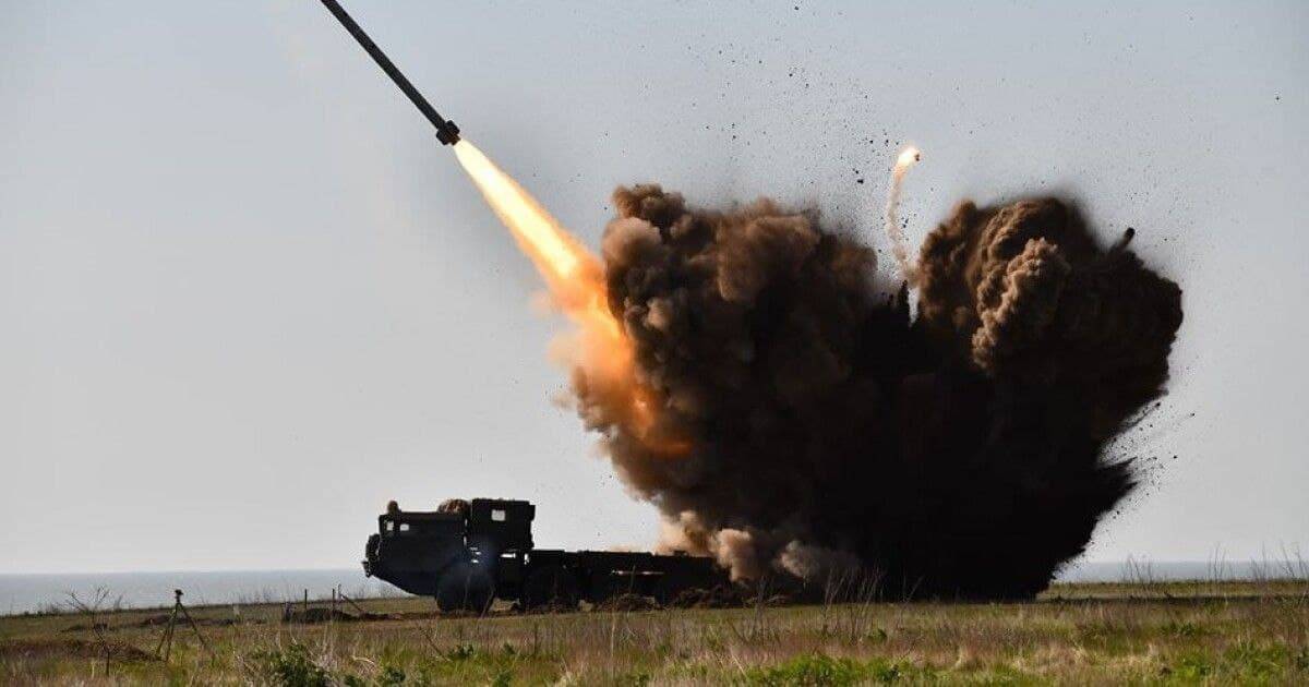 Russland hat die neuesten Tornado-S-Raketen mit 9M544-Präzisionslenkmunition in ukrainischen Städten abgefeuert Russland hat die neuesten Tornado-S-Raketen mit 9M544-Präzisionslenkmunition in ukrainischen Städten abgefeuert