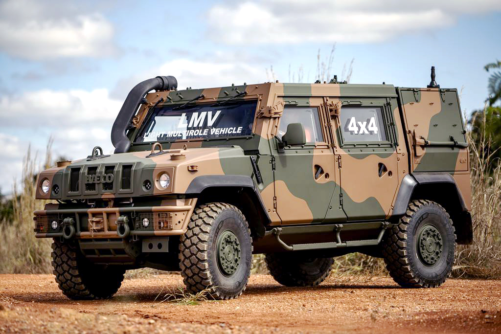 Der italienische Panzerwagen Iveco LMV landete plötzlich an der Front in der Ukraine, obwohl Lieferungen nicht angekündigt wurden Der italienische Panzerwagen Iveco LMV landete plötzlich an der Front in der Ukraine, obwohl Lieferungen nicht angekündigt wurden
