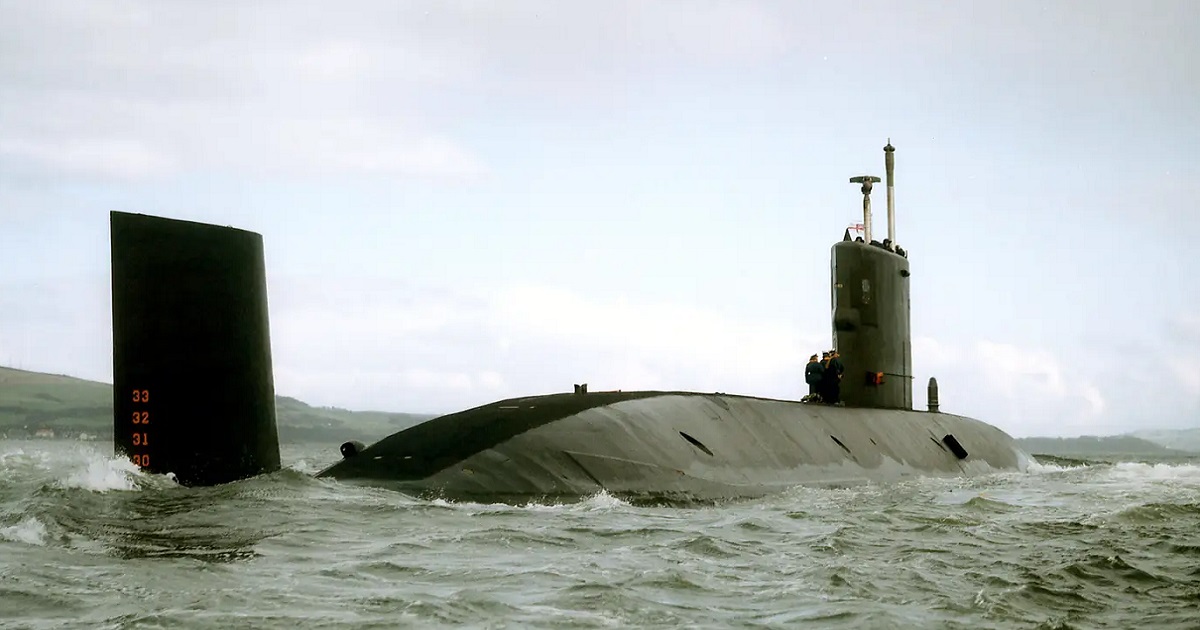 Das Vereinigte Königreich hat mit der Verschrottung des Atom-U-Boots HMS Swiftsure begonnen, das auf dem Höhepunkt des Kalten Krieges stundenlang unter dem russischen Flugzeugträger Kiew verbracht und wertvolle Daten gesammelt hat Das Vereinigte Königreich hat mit der Verschrottung des Atom-U-Boots HMS Swiftsure begonnen, das auf dem Höhepunkt des Kalten Krieges stundenlang unter dem russischen Flugzeugträger Kiew verbracht und wertvolle Daten gesammelt hat