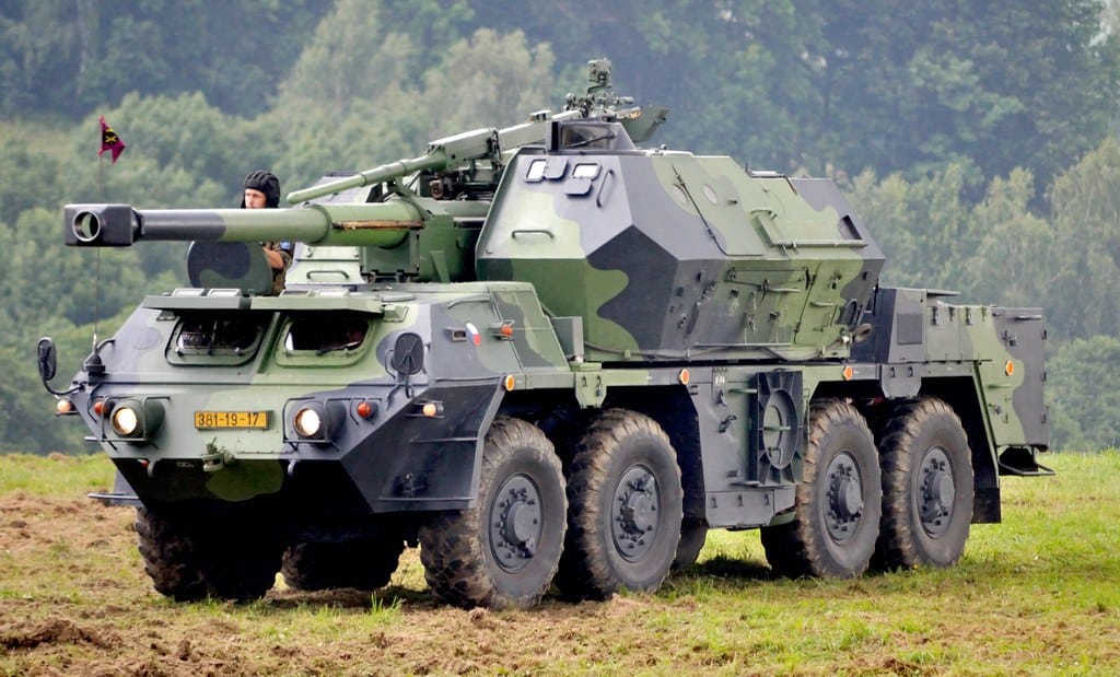 Die Streitkräfte demonstrierten die Arbeit des 152-mm-DANA-ACS Die Streitkräfte demonstrierten die Arbeit des 152-mm-DANA-ACS