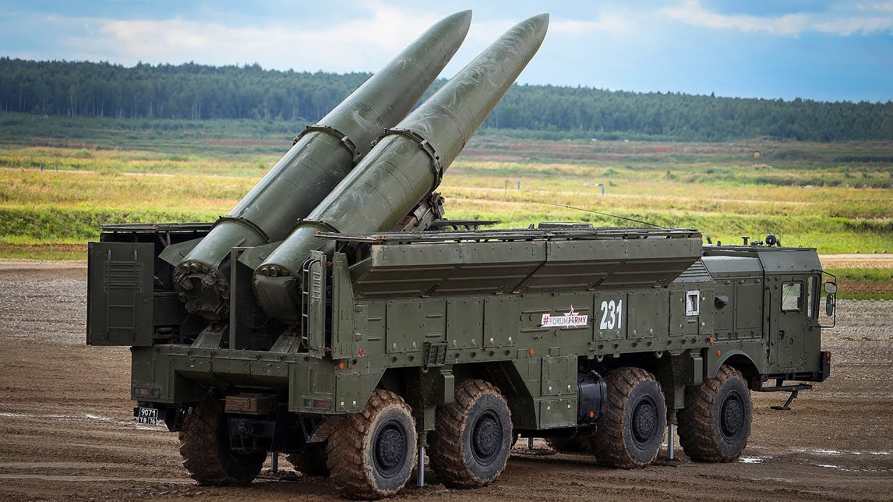 Die russische Iskander-Rakete löste sich unmittelbar nach dem Start am Himmel über Belgorod auf