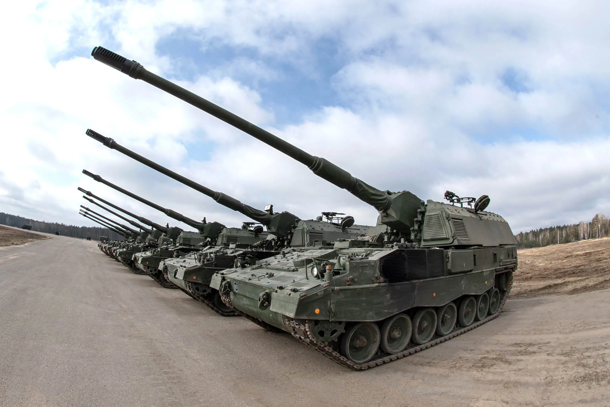 Italien wird schwere Waffen in die Ukraine schicken - es ist möglich, dass es sich um Haubitzen mit einer Schussreichweite von 30 km handelt Italien wird schwere Waffen in die Ukraine schicken - es ist möglich, dass es sich um Haubitzen mit einer Schussreichweite von 30 km handelt