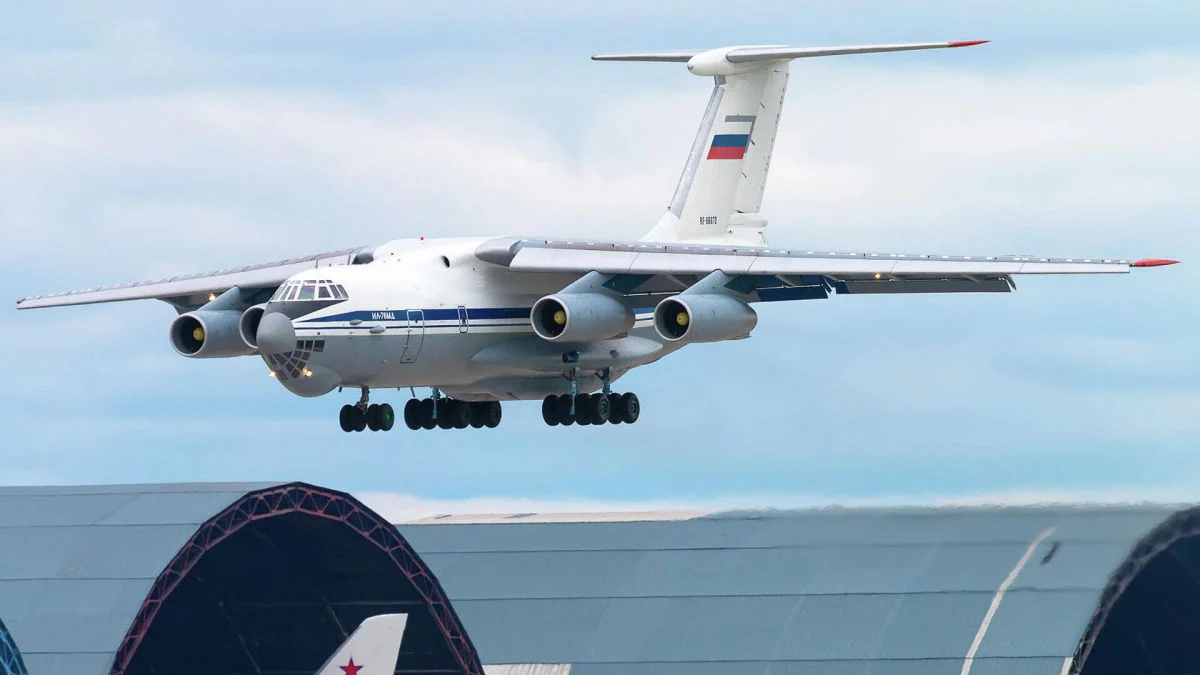 Das Militärflugzeug Il-76 stürzte bei Trainingsflügen in Russland ab Das Militärflugzeug Il-76 stürzte bei Trainingsflügen in Russland ab