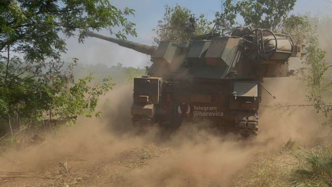 Ukrainisches Militär zeigte Haubitze AHS Krab in Aktion (Video) Ukrainisches Militär zeigte Haubitze AHS Krab in Aktion (Video)