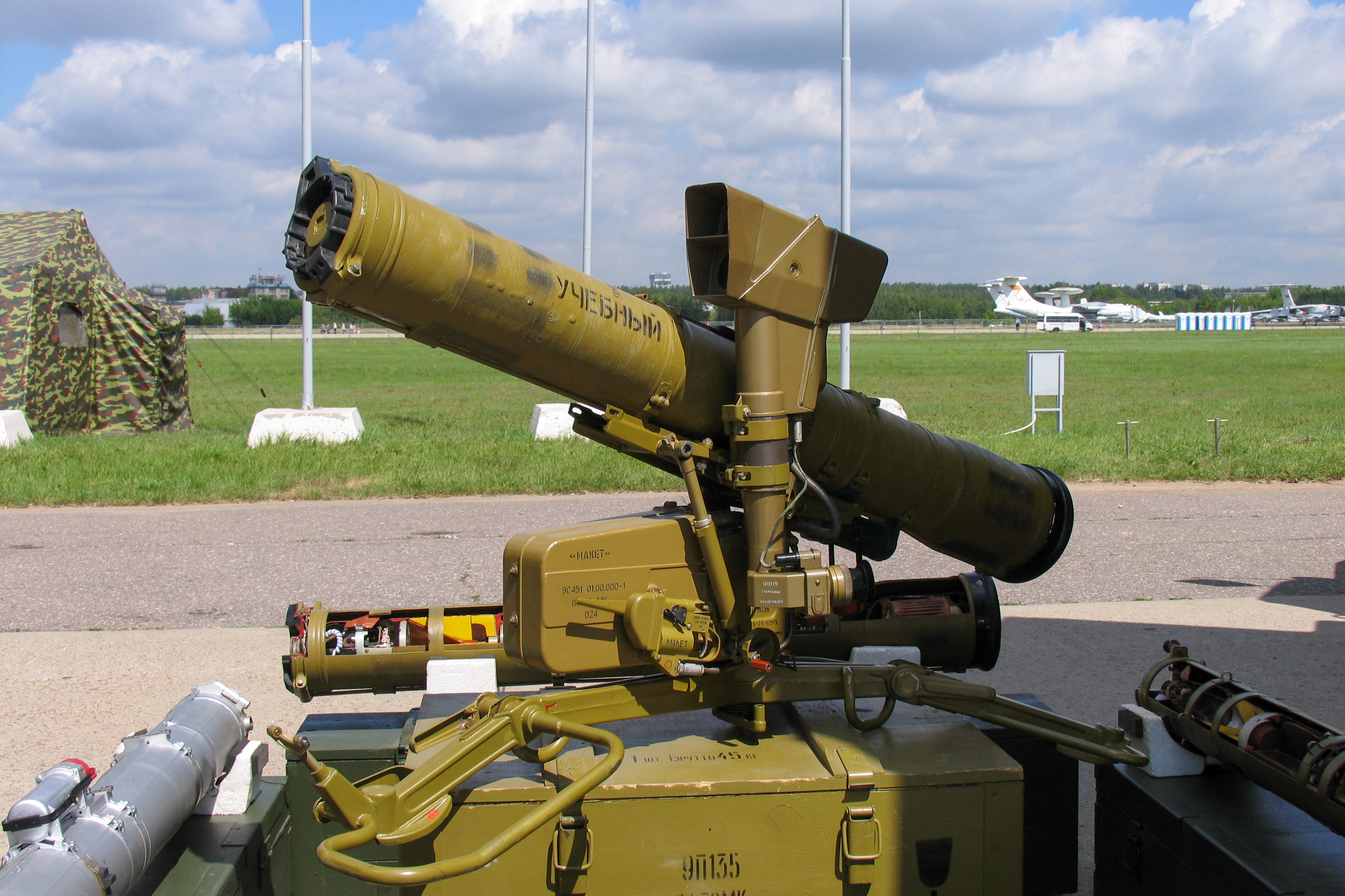 Das Militär zeigte, wie das Fagot ATGM funktioniert (Video) Das Militär zeigte, wie das Fagot ATGM funktioniert (Video)