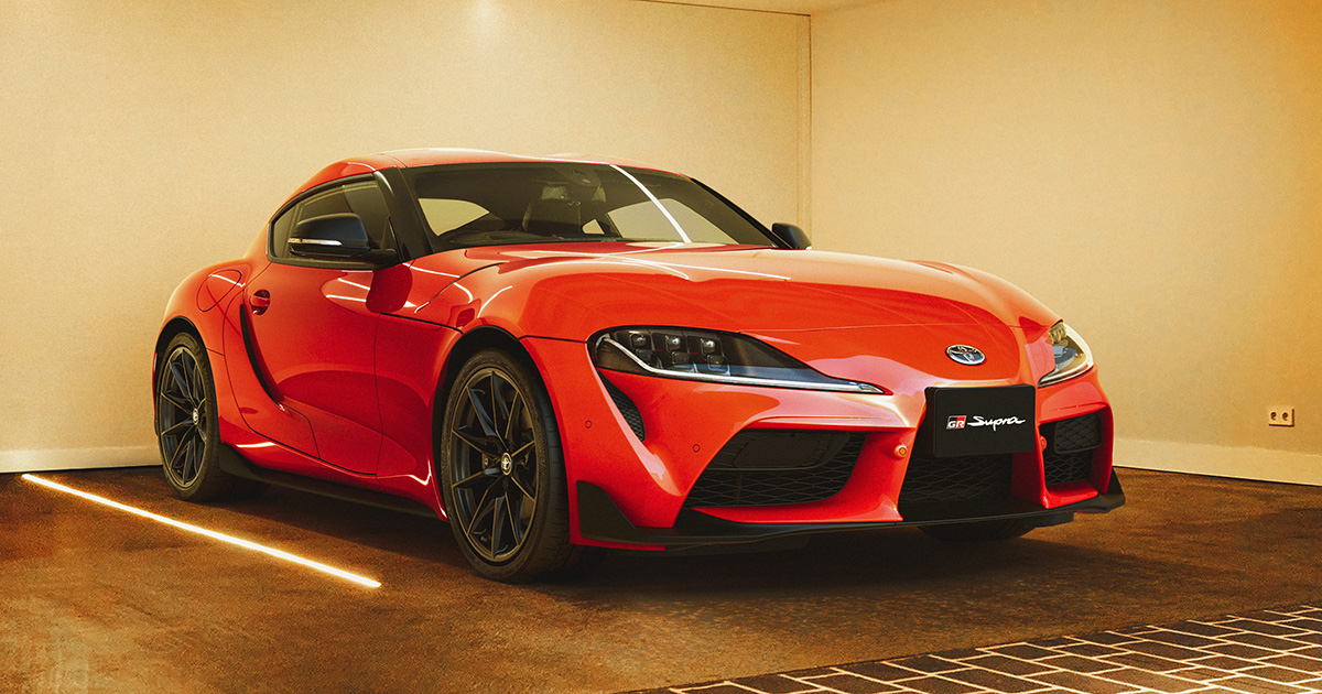 Toyota stellt den GR Supra in der neuen Farbe 'Plasma Orange' vor: Überprüfung der limitierten Auflage Ein auffälliger Akzent auf der Straße: Toyota GR Supra im Farbton 'Plasma Orange 100 Edition'