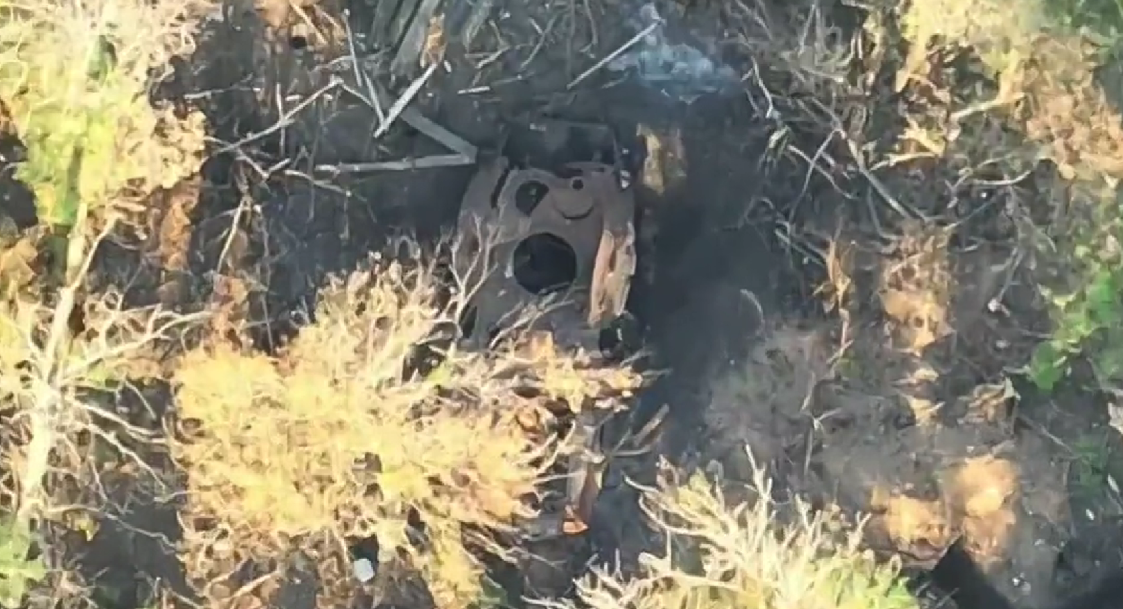 Ablösung des Turms: Ukrainische Truppen zerstörten den aufgerüsteten BTR-82A mit einer Verbraucherdrohne
