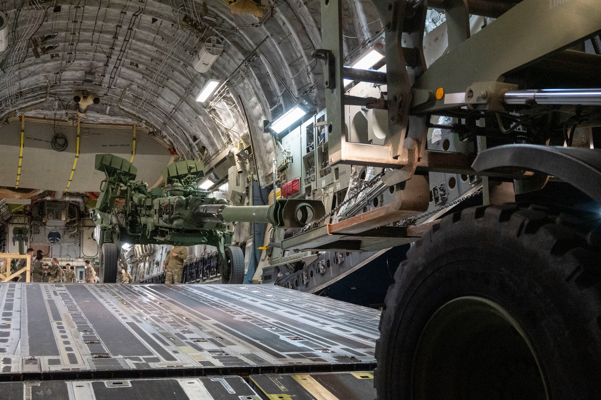 Eine neue Charge von M777-Haubitzen mit großer Reichweite aus den USA ist bereit für den Versand in die Ukraine (Foto) Eine neue Charge von M777-Haubitzen mit großer Reichweite aus den USA ist bereit für den Versand in die Ukraine (Foto)