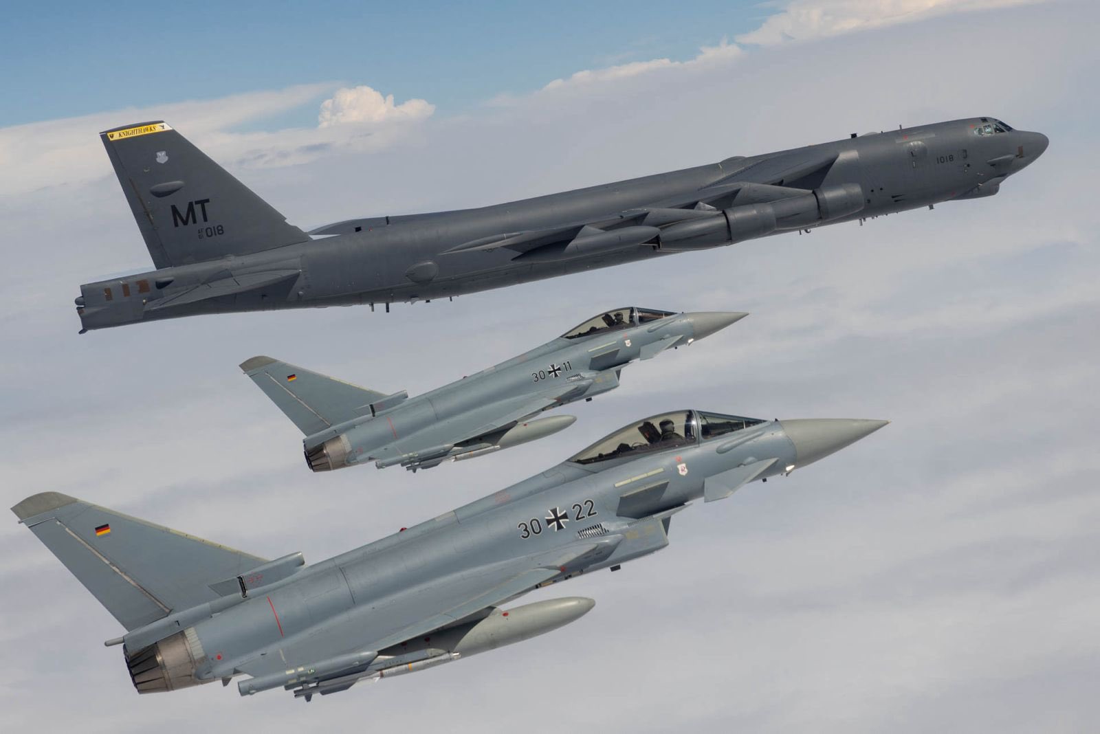 B-52H Stratofortress-Atombomber flogen nahe der russischen Grenze B-52H Stratofortress-Atombomber flogen nahe der russischen Grenze