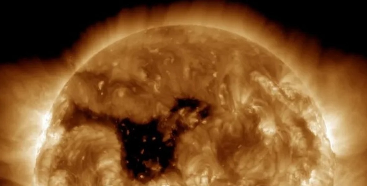 Was ist ein koronales Loch und wie verwirrt es die Karten der Astronomen? Koronales Loch auf der Sonne: Was ist es und wie wirkt es sich auf die Erde aus?