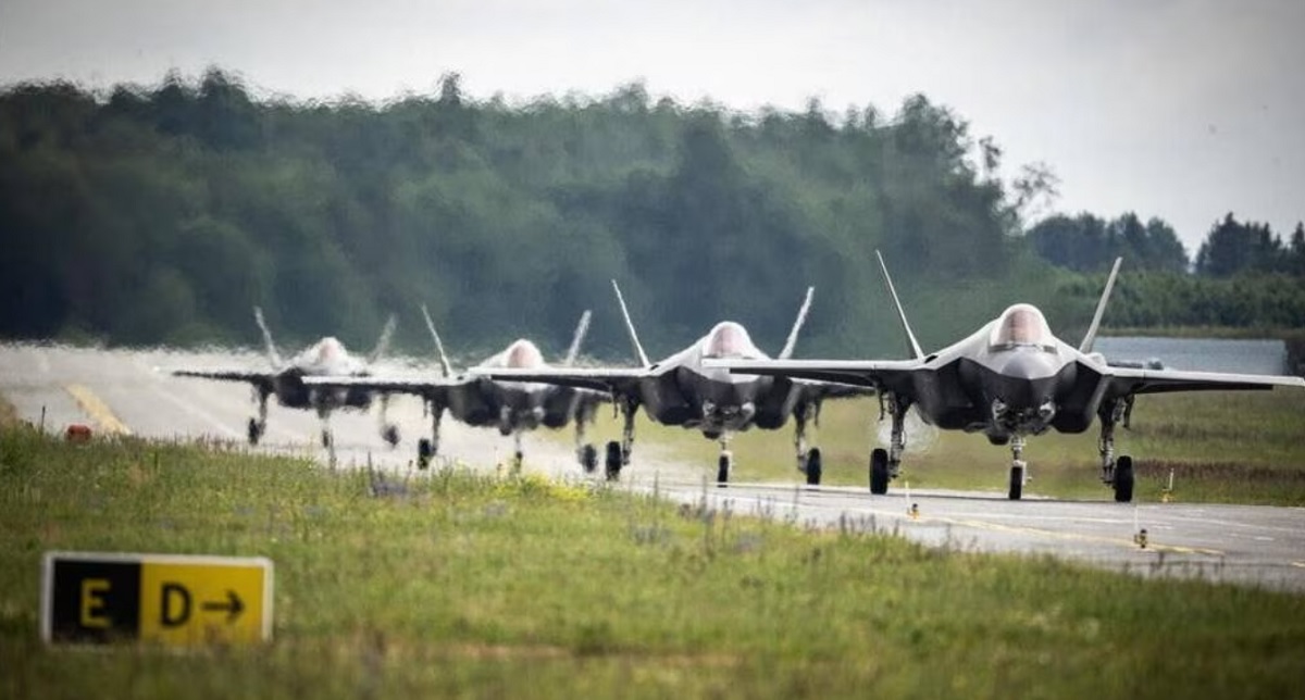Rumänien kauft 32 F-35 Lightning II Kampfjets der fünften Generation für 6,5 Milliarden Dollar, aber die Auslieferung wird erst in fast 10 Jahren beginnen Rumänien kauft 32 F-35 Lightning II Kampfjets der fünften Generation für 6,5 Milliarden Dollar, aber die Auslieferung wird erst in fast 10 Jahren beginnen