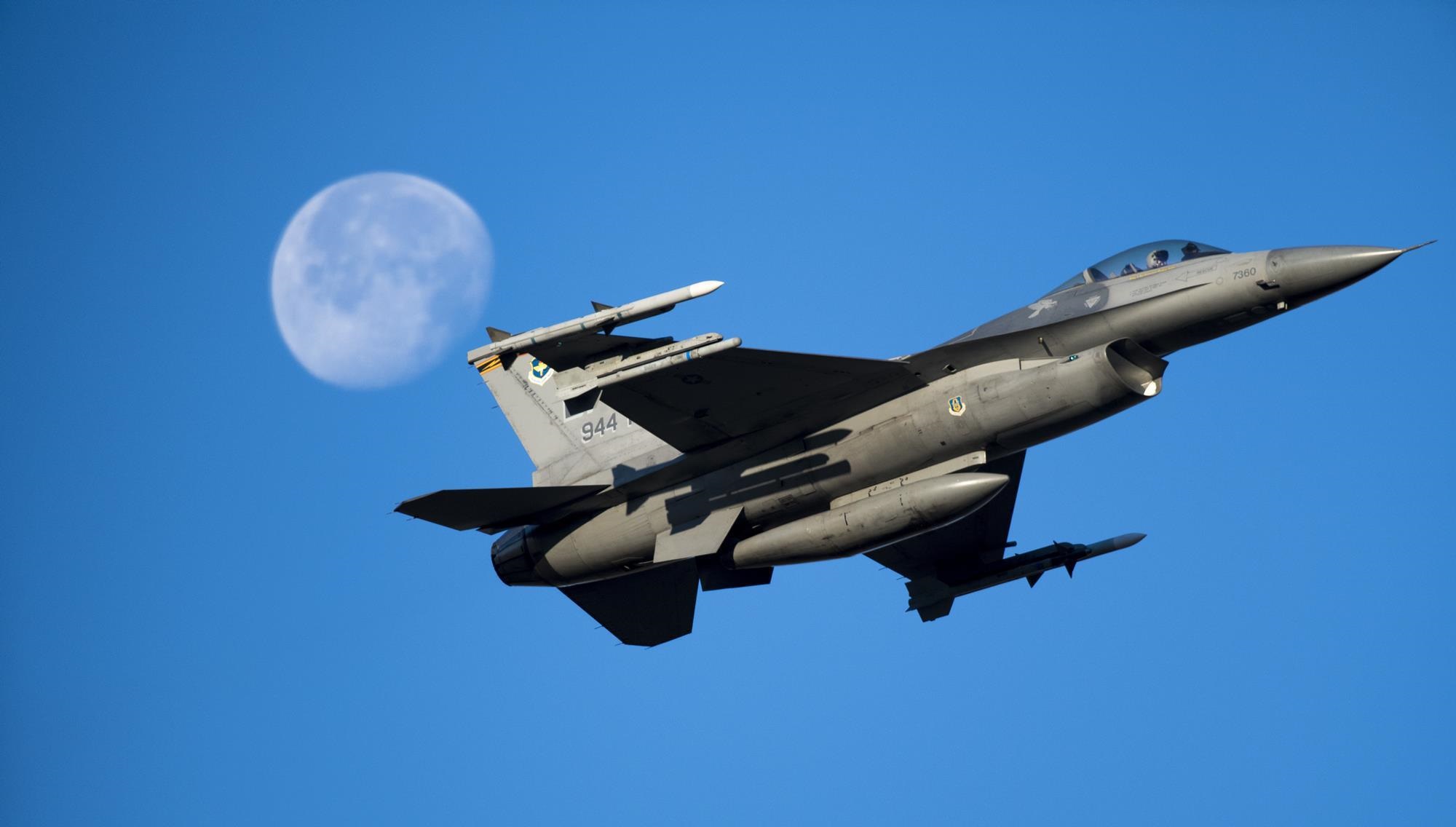 Das F-16-Upgrade verbessert die Kampfleistung gegen Marschflugkörper und die Zielverfolgungsfähigkeiten Das F-16-Upgrade verbessert die Kampfleistung gegen Marschflugkörper und die Zielverfolgungsfähigkeiten