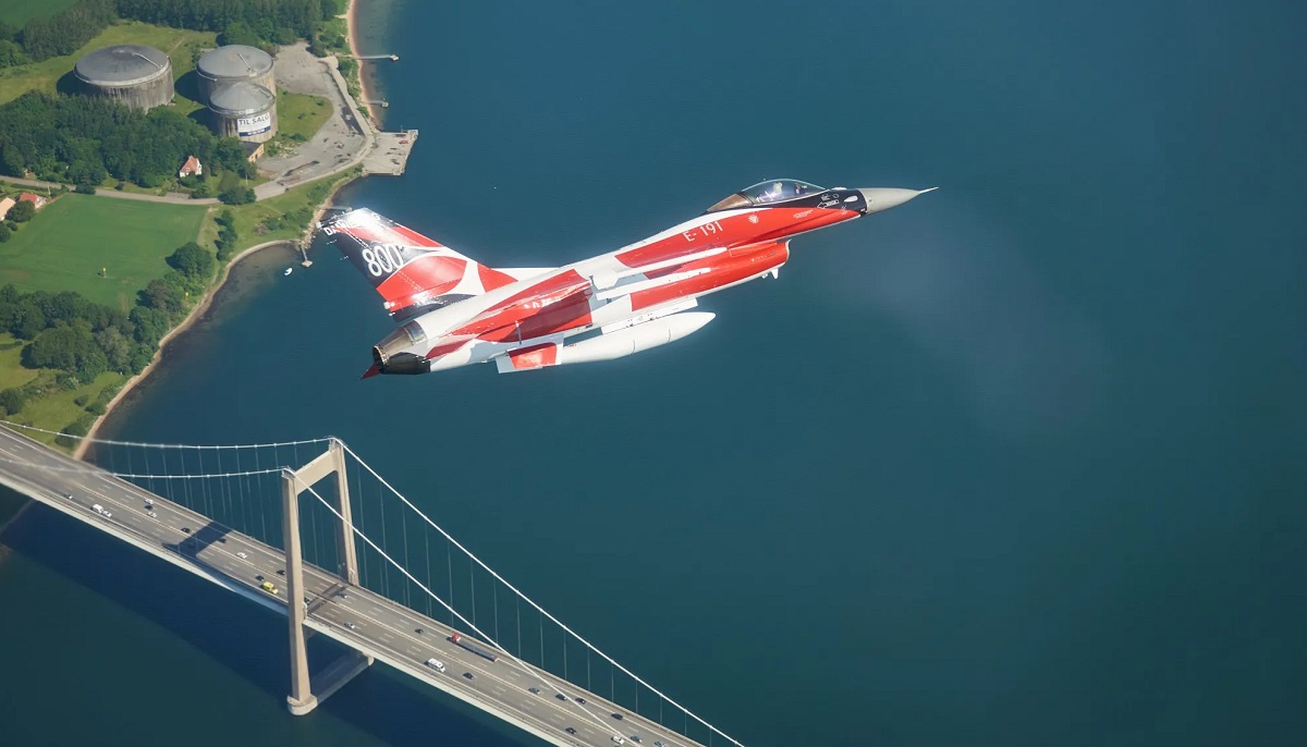Das US-Kampfflugzeug F-16 Fighting Falcon war bereits in der Ukraine und landete erfolgreich auf dem Flugplatz Das US-Kampfflugzeug F-16 Fighting Falcon war bereits in der Ukraine und landete erfolgreich auf dem Flugplatz