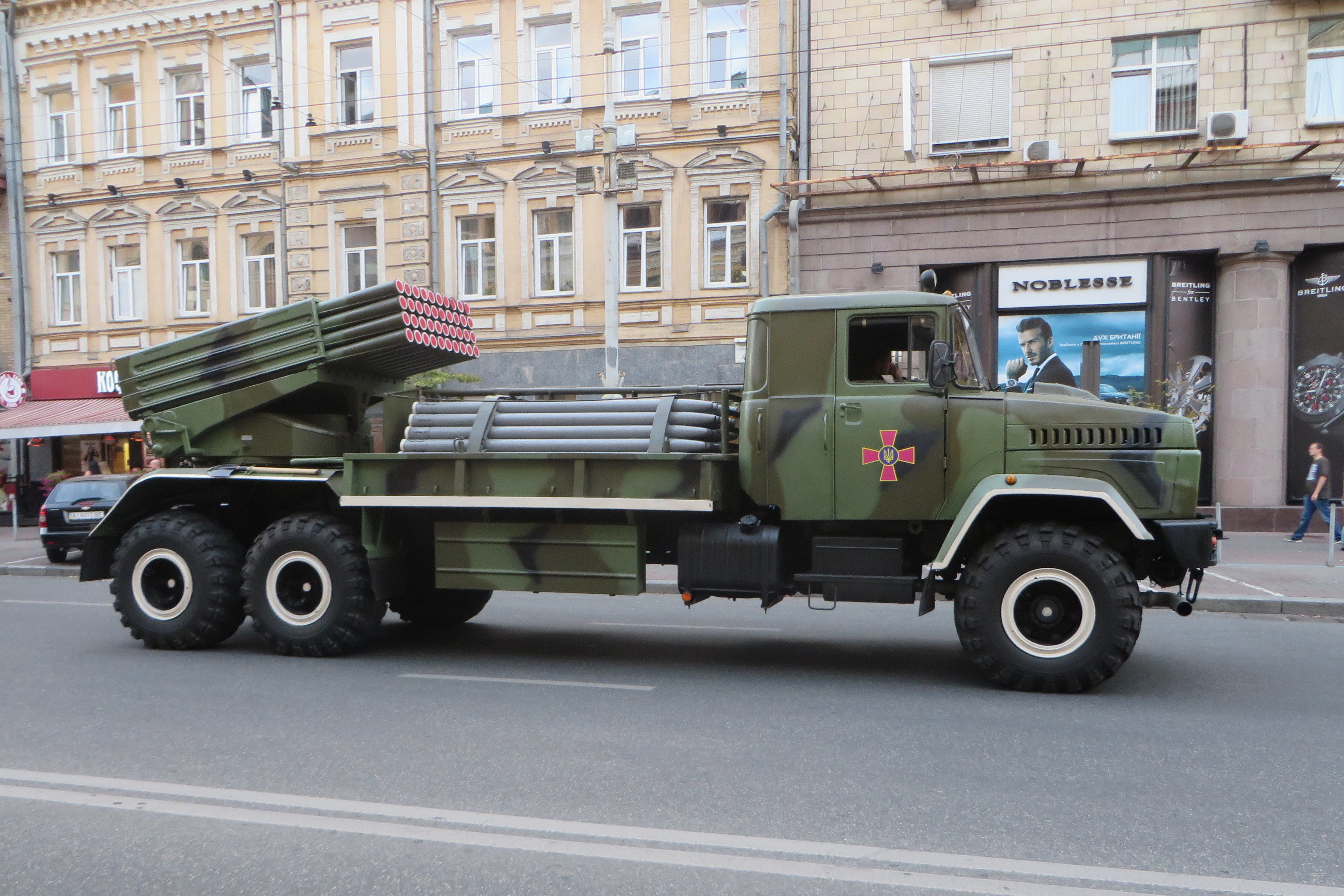 Die Streitkräfte der Ukraine zeigten ein Video über den Kampfeinsatz des seltenen Raketenwerfers Bastion-02
