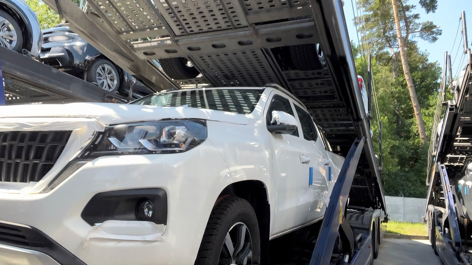 Die Turn Back Alive Foundation kaufte für die APU 100 neue Pickup-Trucks im Wert von 2.600.000 Euro Die Turn Back Alive Foundation kaufte für die APU 100 neue Pickup-Trucks im Wert von 2.600.000 Euro