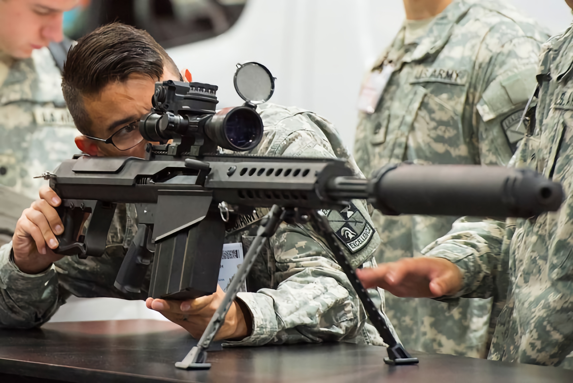 Die Streitkräfte der Ukraine trainieren, um mit amerikanischen Barrett M107A1-Scharfschützengewehren auf 1800 Meter zu schießen (Video) Die Streitkräfte der Ukraine trainieren, um mit amerikanischen Barrett M107A1-Scharfschützengewehren auf 1800 Meter zu schießen (Video)