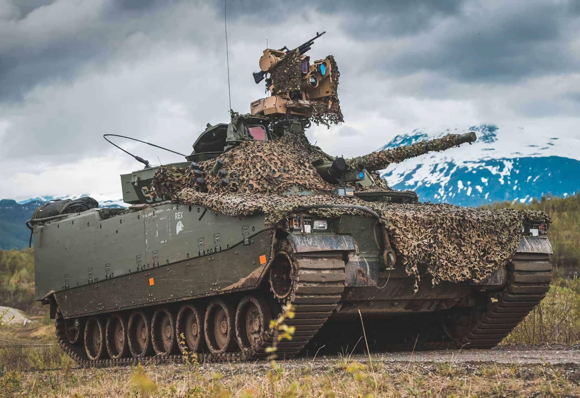 Volodymyr Zelenskyy bestätigt, dass die Ukraine schwedische Schützenpanzer CV90 produzieren wird Volodymyr Zelenskyy bestätigt, dass die Ukraine schwedische Schützenpanzer CV90 produzieren wird