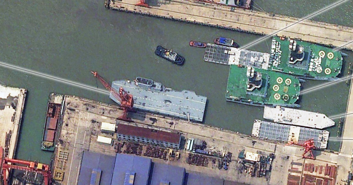 China baut heimlich den ersten Flugzeugträger der Welt für Drohnen (Satellitenfoto)