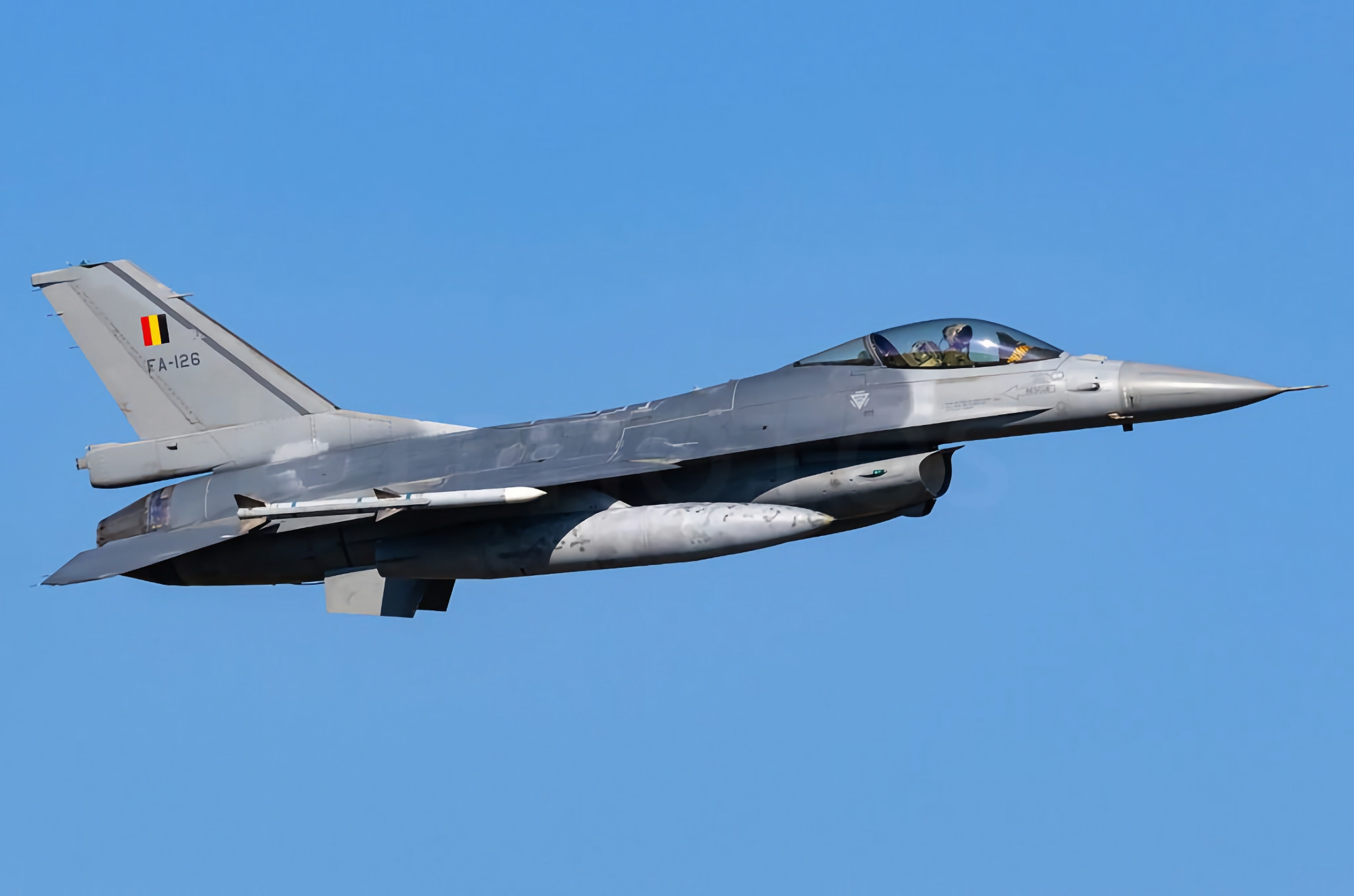 Früher als erwartet: Belgien übergibt 2024 F-16 Fighting Falcon Kampfflugzeuge an die Ukraine Früher als erwartet: Belgien übergibt 2024 F-16 Fighting Falcon Kampfflugzeuge an die Ukraine