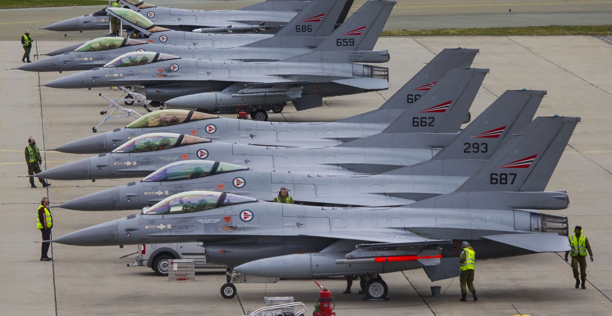 Ukraine erhält möglicherweise in 6 bis 8 Monaten niederländische F-16 Fighting Falcon-Kampfflugzeuge Ukraine erhält möglicherweise in 6 bis 8 Monaten niederländische F-16 Fighting Falcon-Kampfflugzeuge