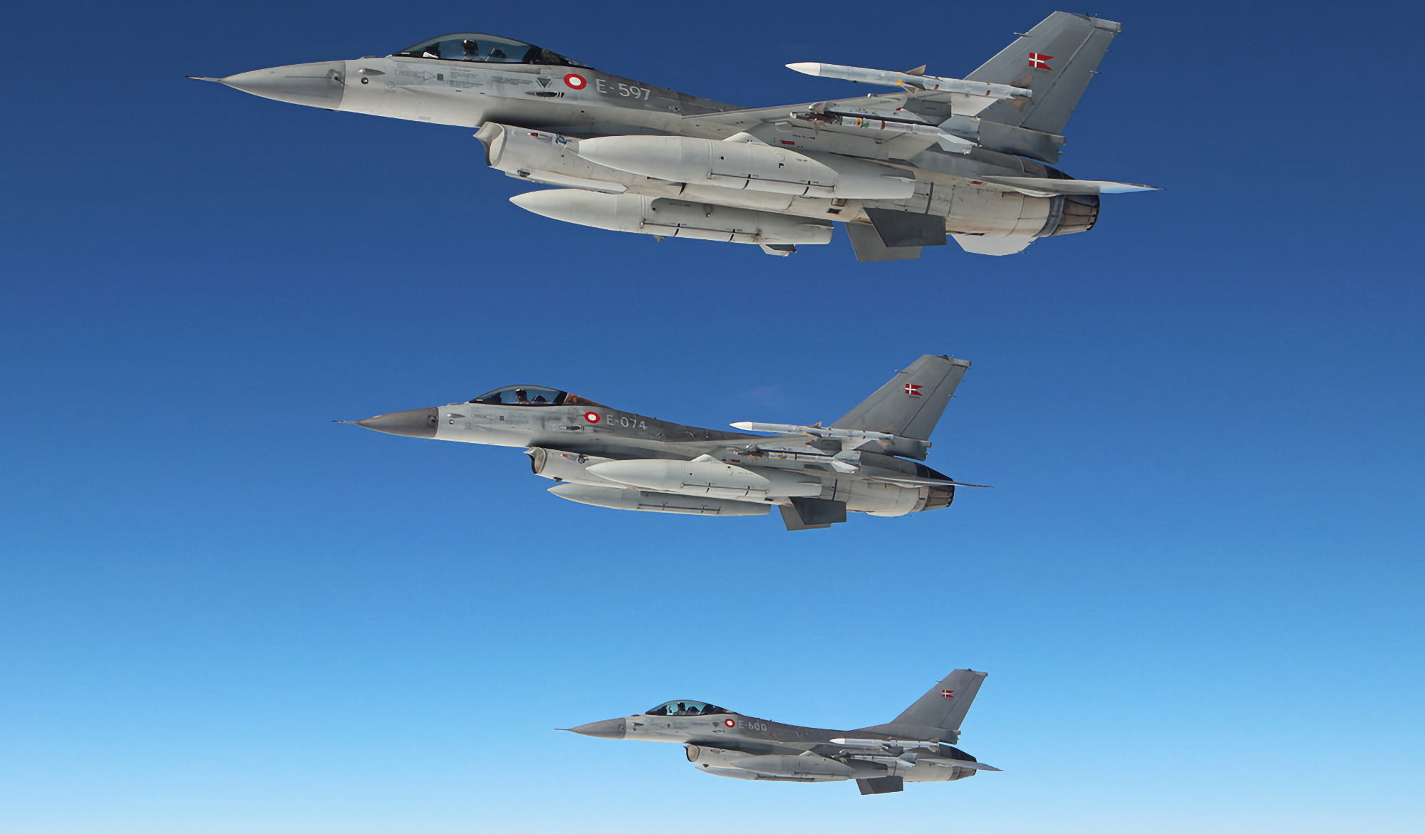 Dänemark übergibt der Ukraine innerhalb eines Monats die erste Charge von F-16 Fighting Falcon Kampfflugzeugen Dänemark übergibt der Ukraine innerhalb eines Monats die erste Charge von F-16 Fighting Falcon Kampfflugzeugen