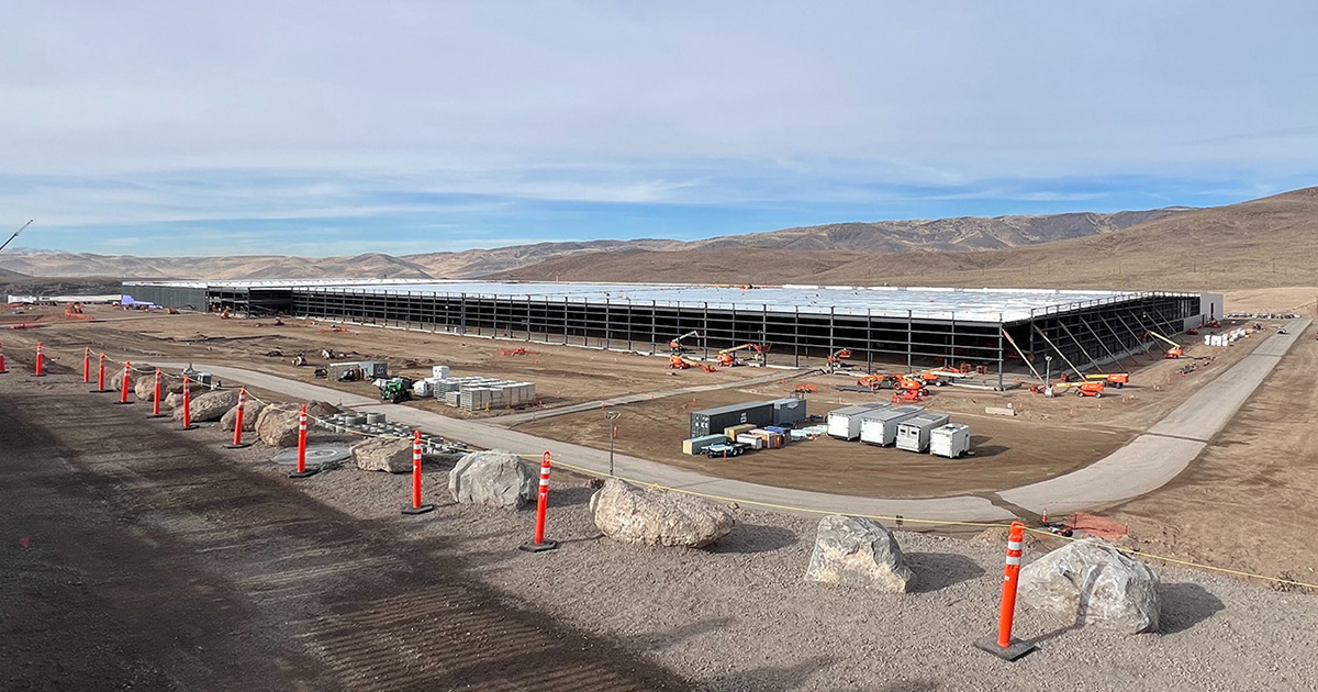 Semi-Fabrik in Nevada: Wie Tesla die Lkw-Branche verändern wird Der Beginn des Baus der Semi Factory in Nevada: eine neue Ära für den Verkehr