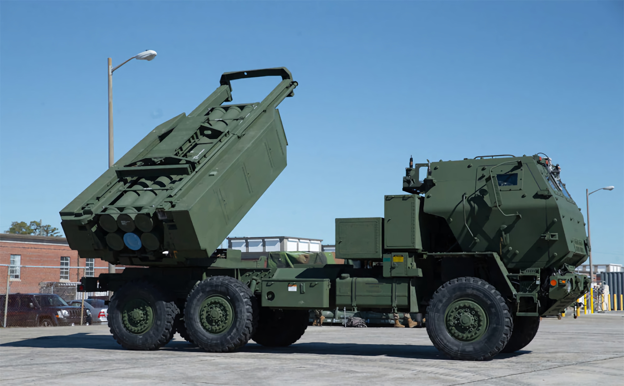 Ukrainisches Militär absolviert Ausbildung an HIMARS-Mehrfachstartraketensystemen Ukrainisches Militär absolviert Ausbildung an HIMARS-Mehrfachstartraketensystemen