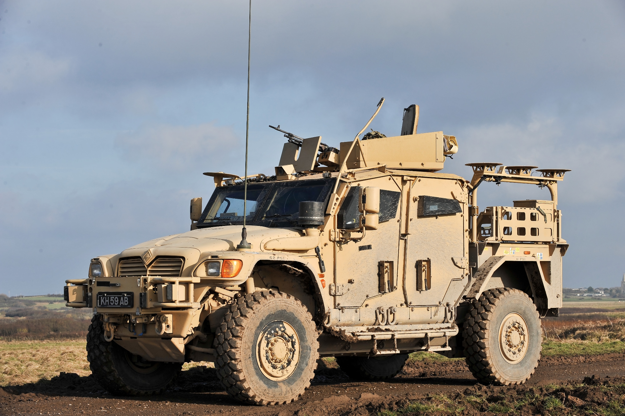 Streitkräfte der Ukraine setzen an der Front gepanzerte Fahrzeuge von British Husky TSV ein (Video)