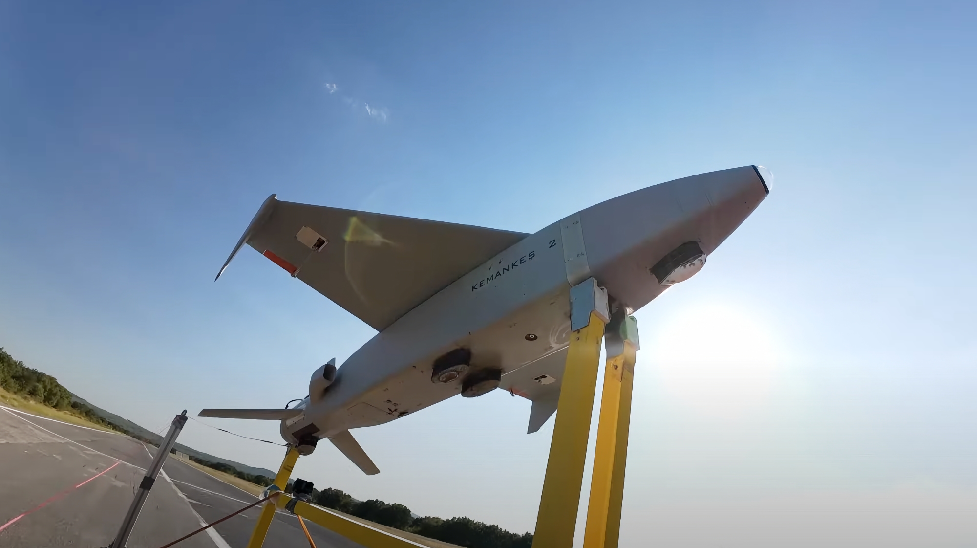 Baykar hat den intelligenten Marschflugkörper Kemankes 2 für die UAVs Bayraktar Akinci, Bayraktar TB-2 und Bayraktar TB-3 getestet Baykar hat den intelligenten Marschflugkörper Kemankes 2 für die UAVs Bayraktar Akinci, Bayraktar TB-2 und Bayraktar TB-3 getestet