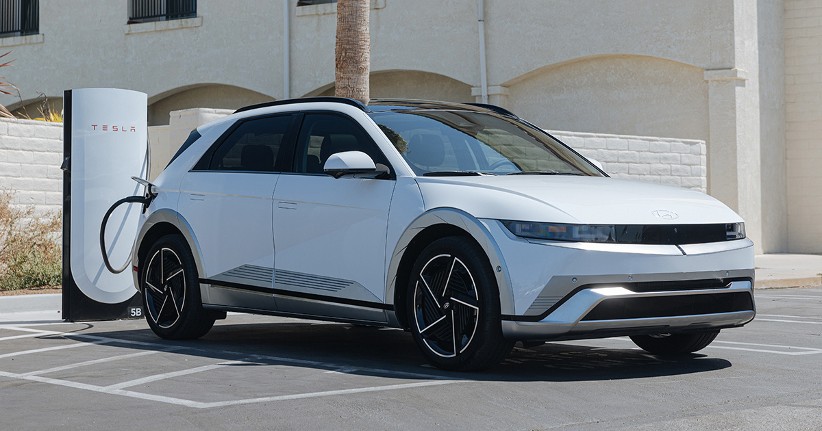 Hyundai Ioniq 5 erfolgreich an einer Tesla Supercharger-Station aufgeladen