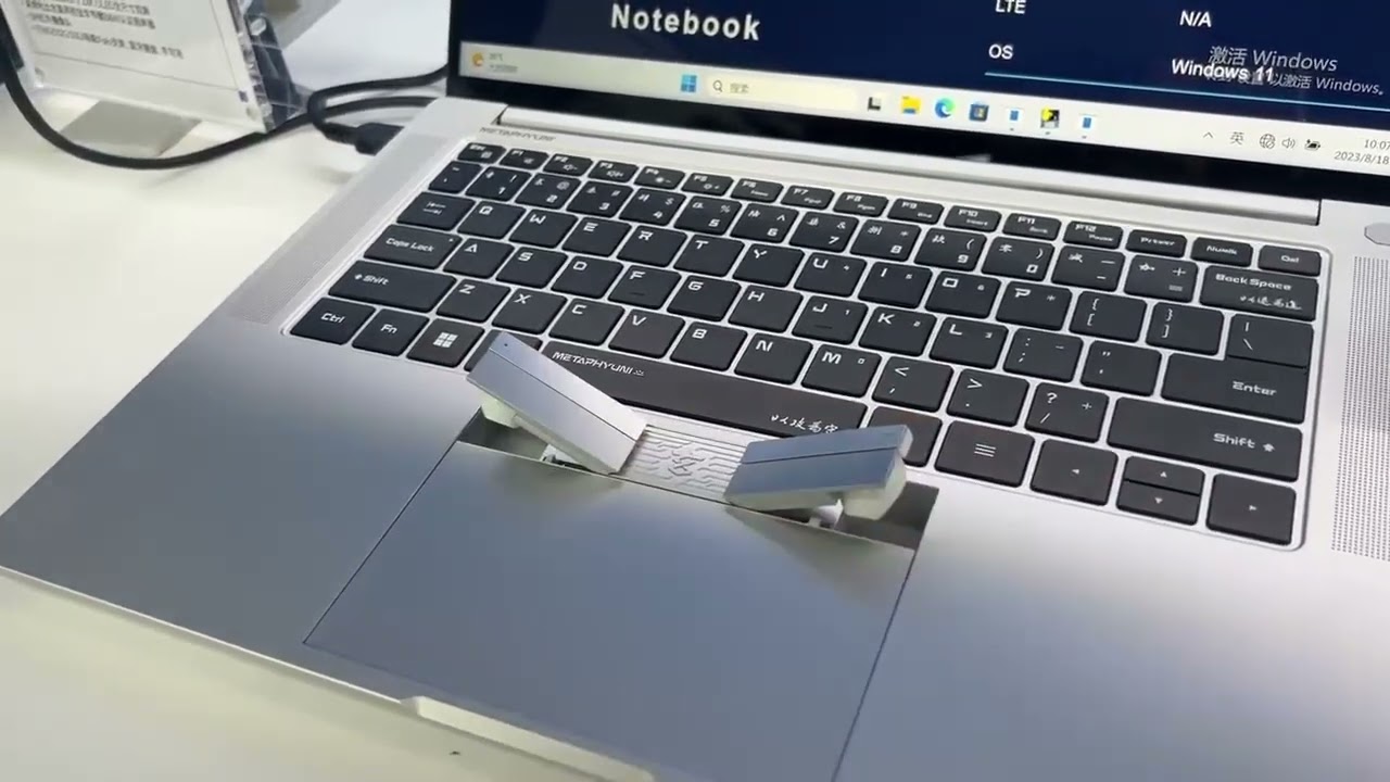 2-in-1: Ein chinesisches Unternehmen hat einen Laptop mit im Touchpad integrierten drahtlosen Kopfhörern vorgestellt 2-in-1: Ein chinesisches Unternehmen hat einen Laptop mit im Touchpad integrierten drahtlosen Kopfhörern vorgestellt