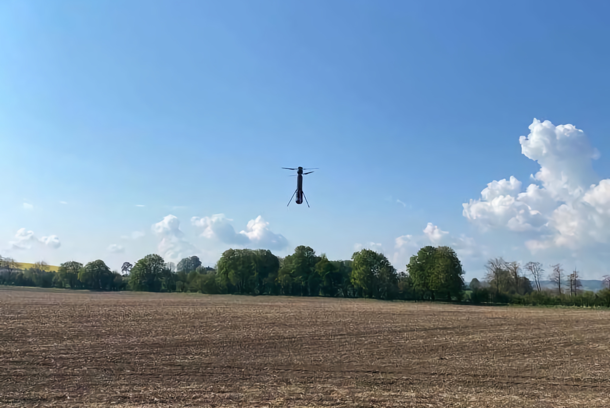 Im Dienst der Streitkräfte der Ukraine bemerkten sie eine ungewöhnliche Kamikaze-Drohne mit einem vertikalen Startsystem. Es könnte sich um ein seltenes PHOLOS UAV handeln Im Dienst der Streitkräfte der Ukraine bemerkten sie eine ungewöhnliche Kamikaze-Drohne mit einem vertikalen Startsystem. Es könnte sich um ein seltenes PHOLOS UAV handeln