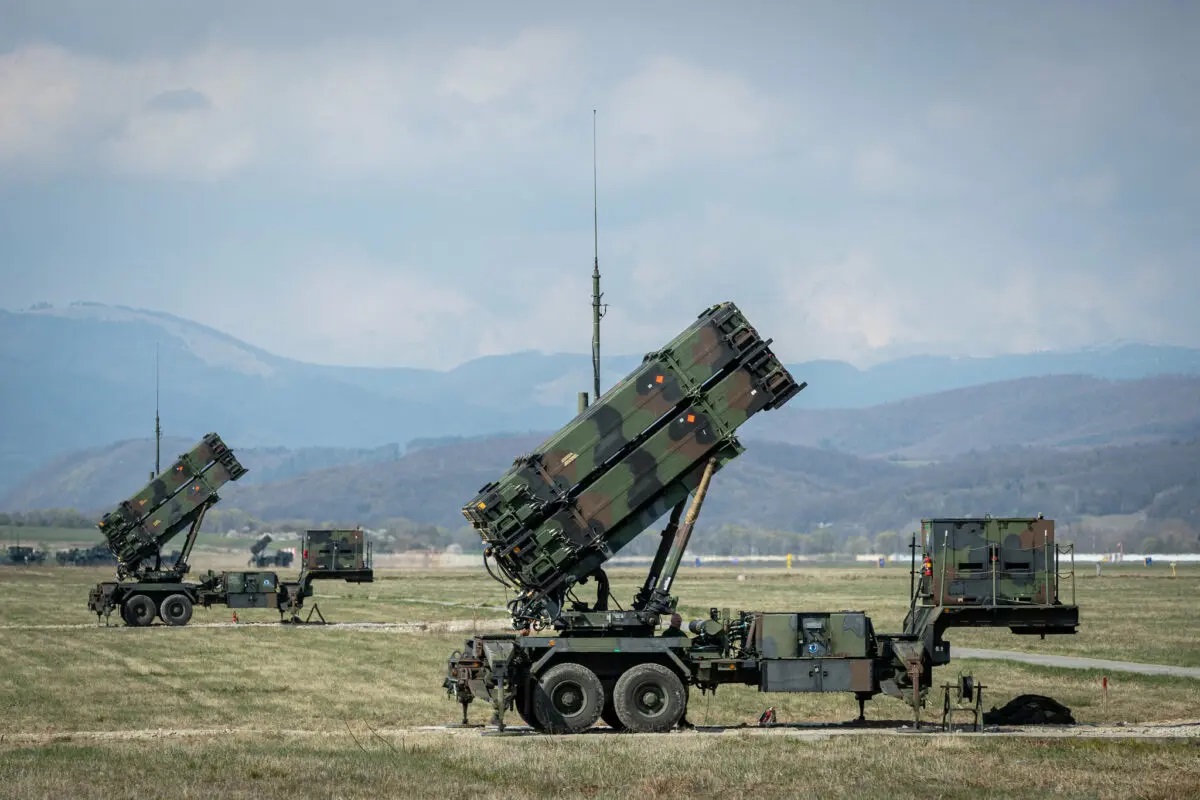 Den Himmel vor feindlichen Raketen verschließen: Im Rahmen des Hilfspakets werden die USA die seit langem geforderten Patriot-Flugabwehrsysteme in die Ukraine verlegen Den Himmel vor feindlichen Raketen verschließen: Im Rahmen des Hilfspakets werden die USA die seit langem geforderten Patriot-Flugabwehrsysteme in die Ukraine verlegen
