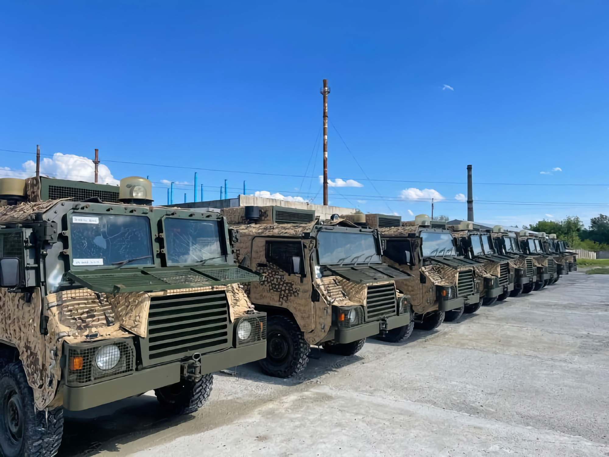 Ukrainische Verteidiger erhielten gepanzerte Pinzgauer-Geländewagen
