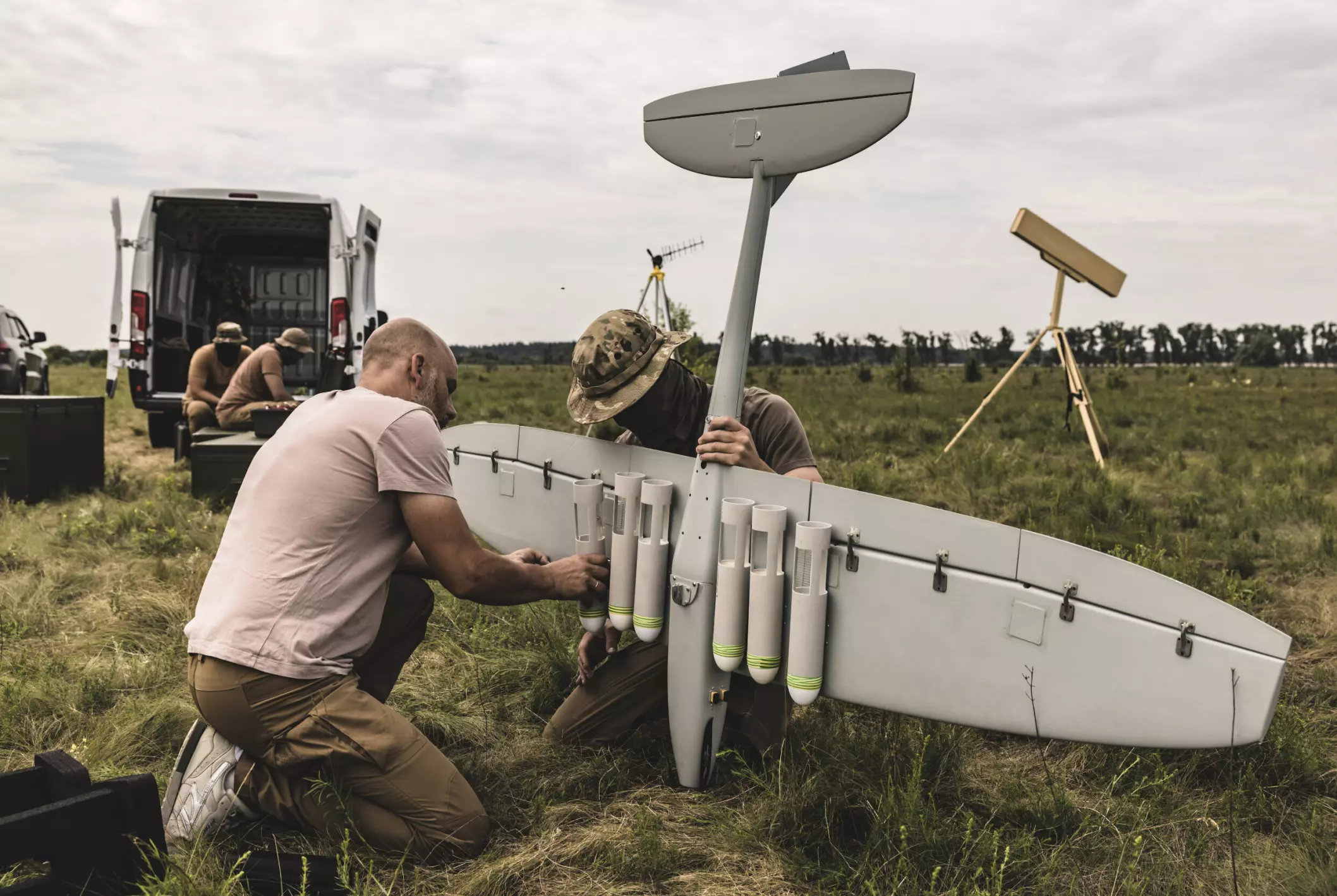 Die Ukraine hat eine Drohne REX entwickelt, die Munition mit einem Gewicht von bis zu 10 kg abwerfen kann und eine Flugdistanz von bis zu 45 km erreicht. Die Ukraine hat eine Drohne REX entwickelt, die Munition mit einem Gewicht von bis zu 10 kg abwerfen kann und eine Flugdistanz von bis zu 45 km erreicht.