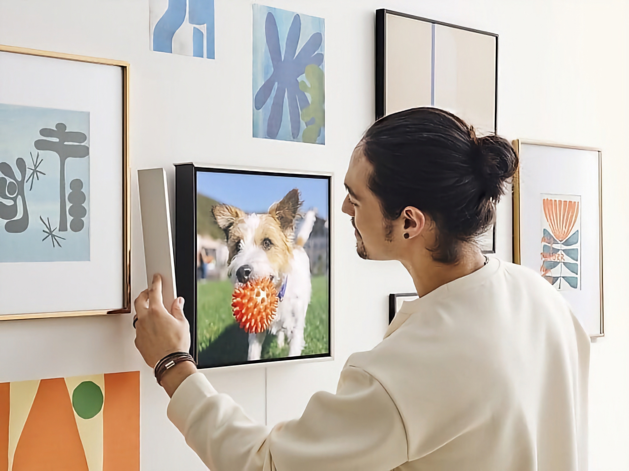 Samsung hat den HW-LS60D/ZA Music Frame vorgestellt: ein kabelloser Bilderrahmen-Lautsprecher mit Dolby Atmos, Spotify- und Tidal-Unterstützung Samsung hat den HW-LS60D/ZA Music Frame vorgestellt: ein kabelloser Bilderrahmen-Lautsprecher mit Dolby Atmos, Spotify- und Tidal-Unterstützung
