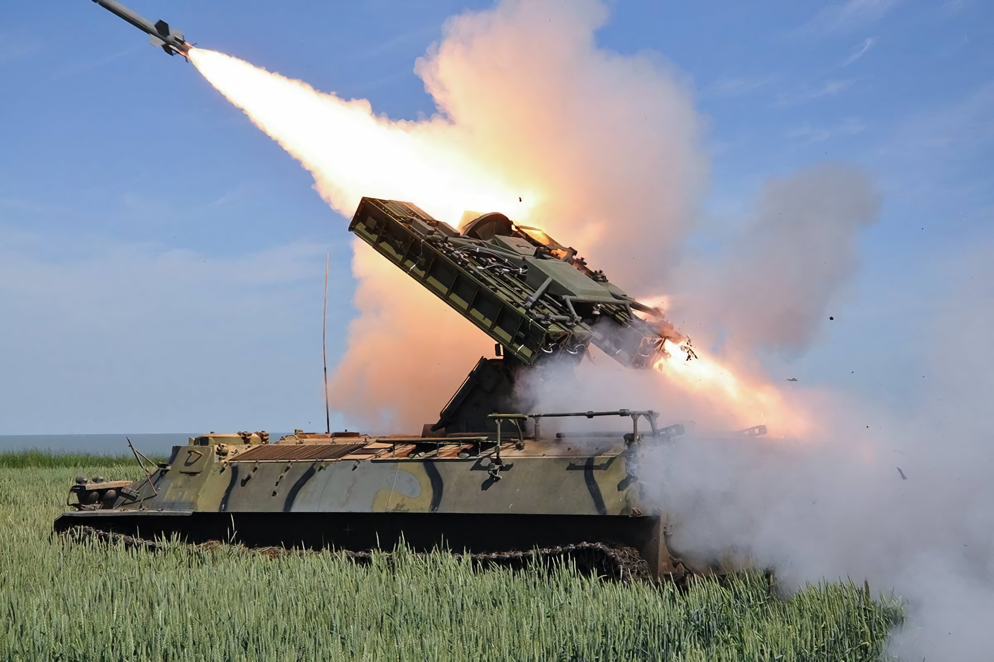 Die Streitkräfte der Ukraine haben mit Hilfe des Flugabwehr-Raketensystems "Strela-10" ein kompaktes Aufklärungs-UAV der Rashists abgeschossen Die Streitkräfte der Ukraine haben mit Hilfe des Flugabwehr-Raketensystems "Strela-10" ein kompaktes Aufklärungs-UAV der Rashists abgeschossen