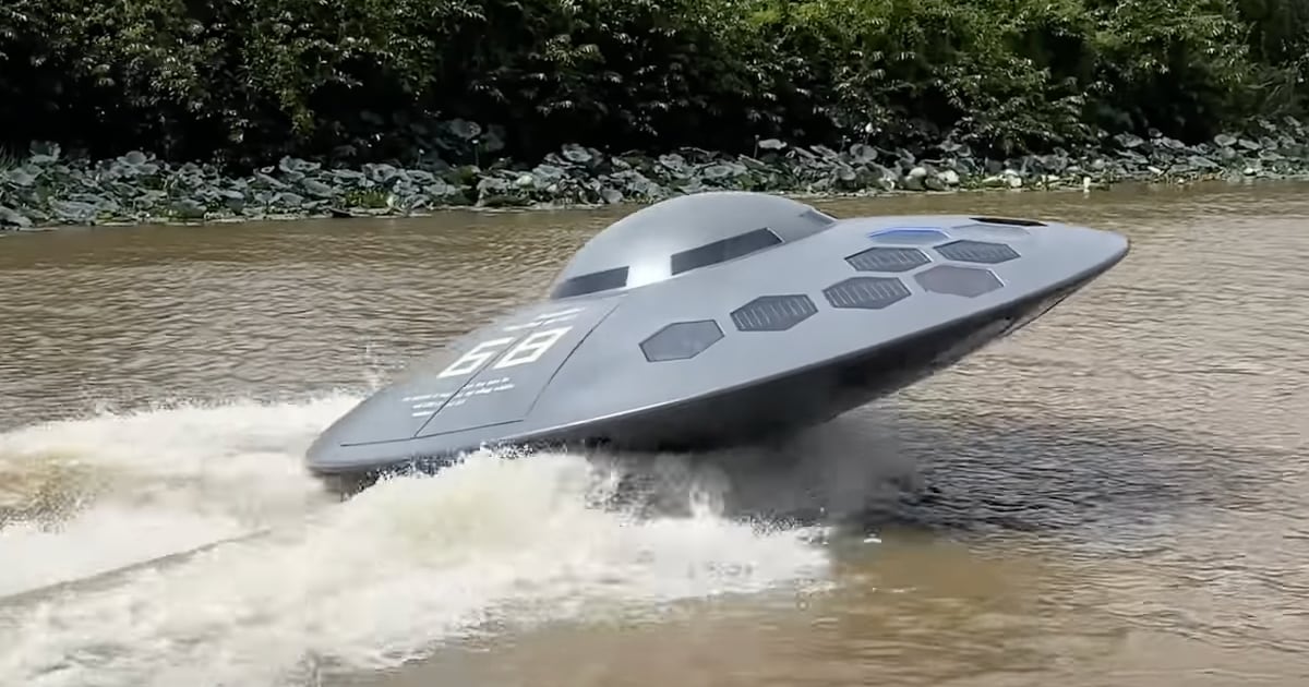 YouTuber baut ein Jetboot in Form eines UFOs und erhält über 10 Millionen Aufrufe (Video) YouTuber baut ein Jetboot in Form eines UFOs und erhält über 10 Millionen Aufrufe (Video)