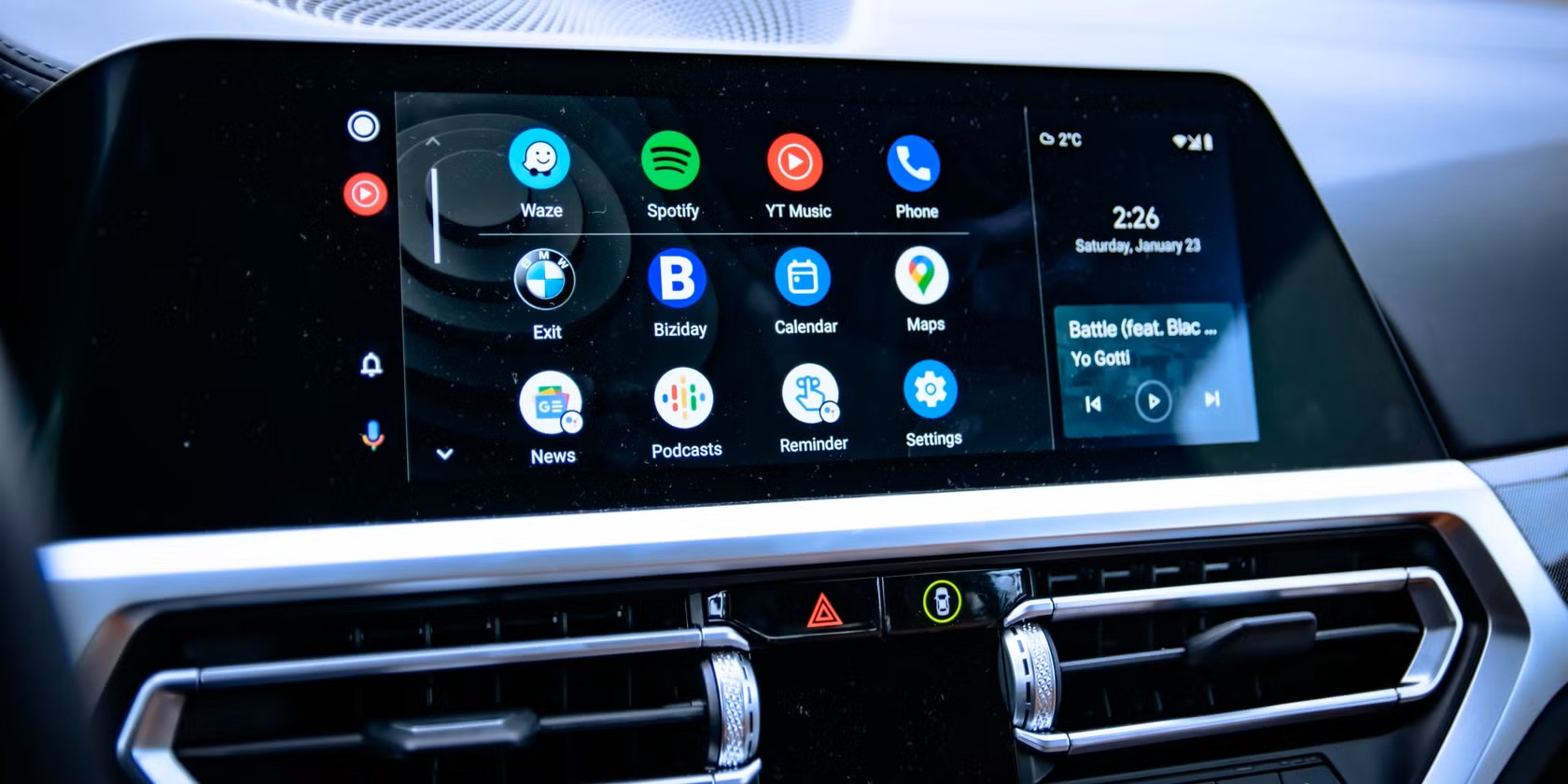 Wie Android Auto die Art und Weise, wie Sie die Unterhaltung in Ihrem Auto verwalten, verändert Android Auto: Revolutionierung der Schnittstelle moderner Autos