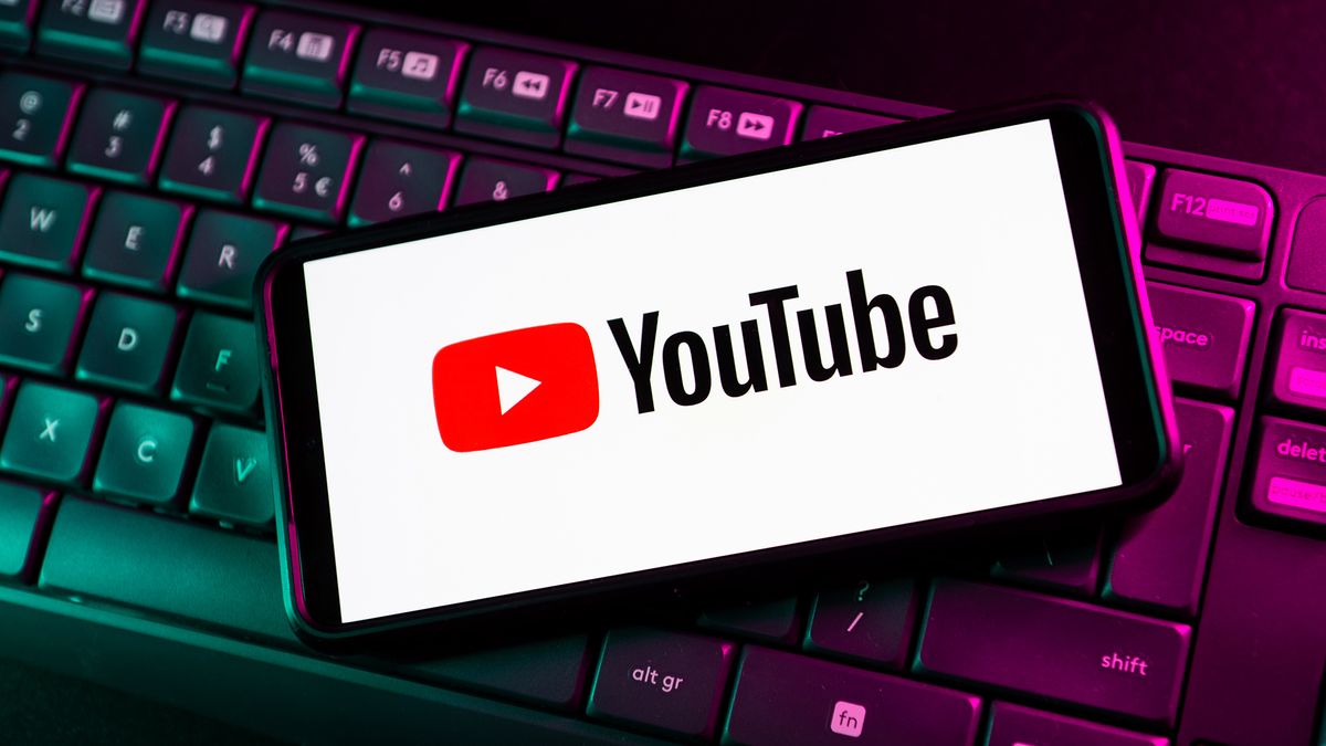 Entwicklung des YouTube-Brandings: aktualisiertes Logo auf Smartphone-Bildschirmen Das neue Logo von YouTube: Was hat sich geändert?