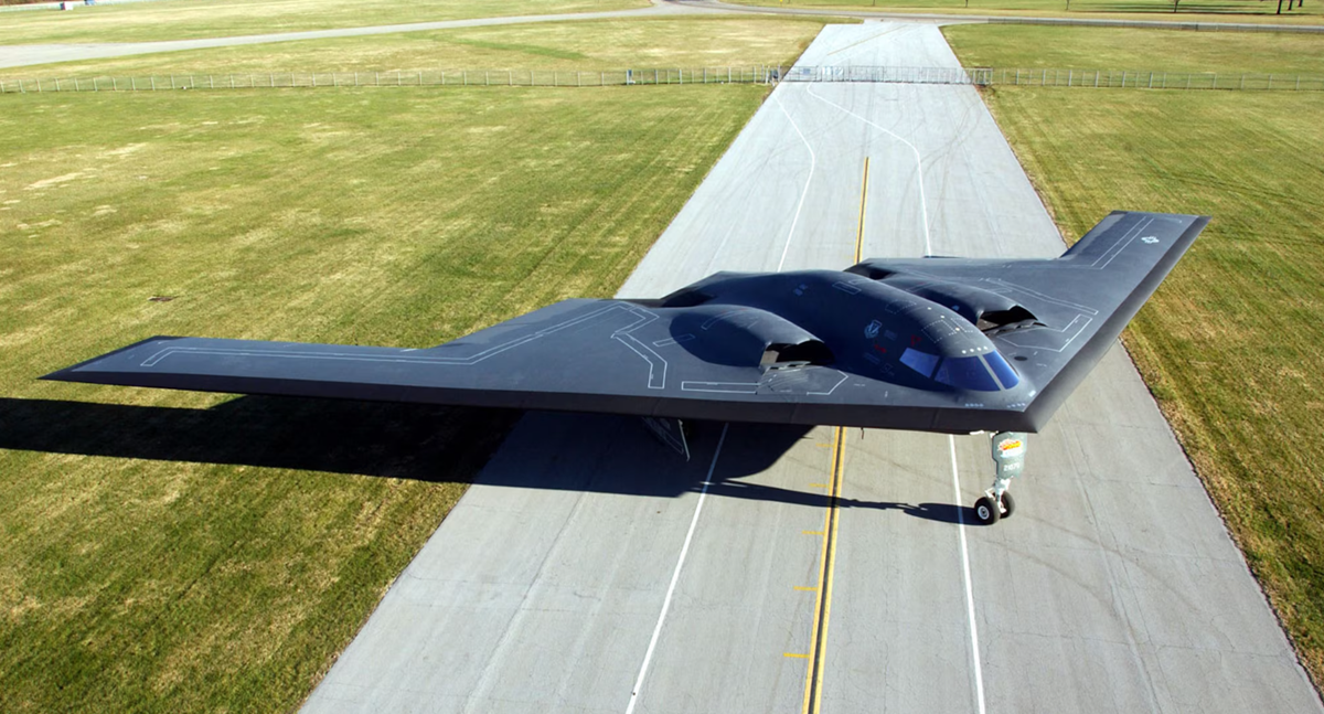 Northrop Grumman erhält bis zu 7 Mrd. Dollar für die Erweiterung der Fähigkeiten von 20 B-2 Spirit-Atombombern, was mehr als 2,1 Mrd. Dollar kostet. Northrop Grumman erhält bis zu 7 Mrd. Dollar für die Erweiterung der Fähigkeiten von 20 B-2 Spirit-Atombombern, was mehr als 2,1 Mrd. Dollar kostet.