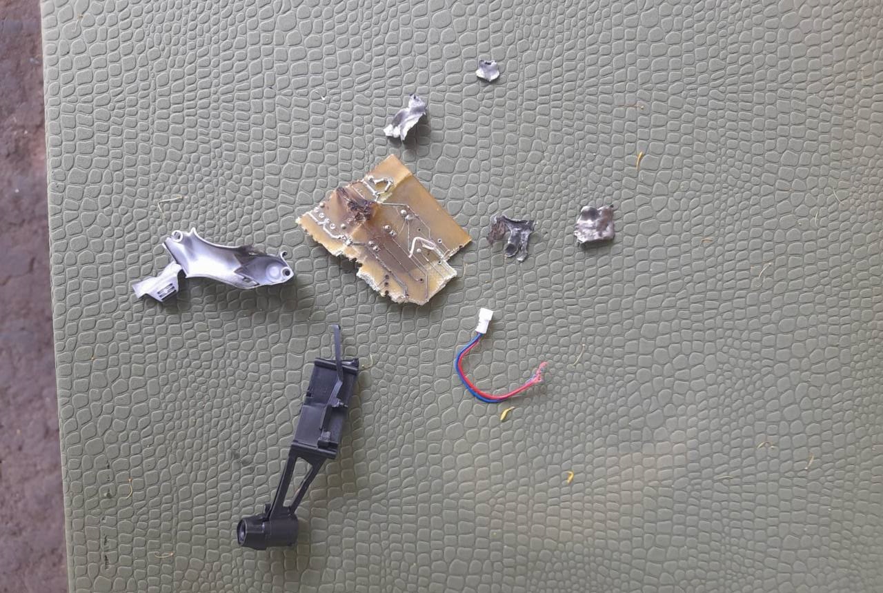 Ukrainische Grenzschutzbeamte zerstörten eine russische Drohne mit einem mächtigen Sprengstoff Ukrainische Grenzschutzbeamte zerstörten eine russische Drohne mit einem mächtigen Sprengstoff