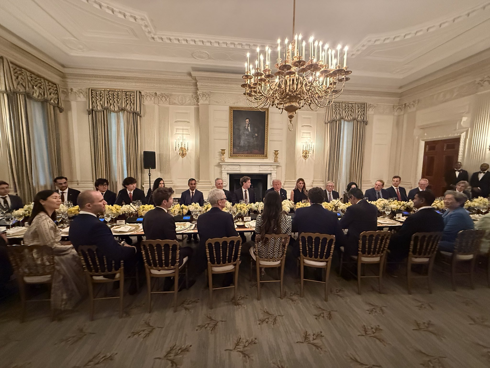 Beim Dinner im Weißen Haus lobten Führungskräfte großer Tech-Unternehmen Trump Beim Dinner im Weißen Haus lobten Führungskräfte großer Tech-Unternehmen Trump