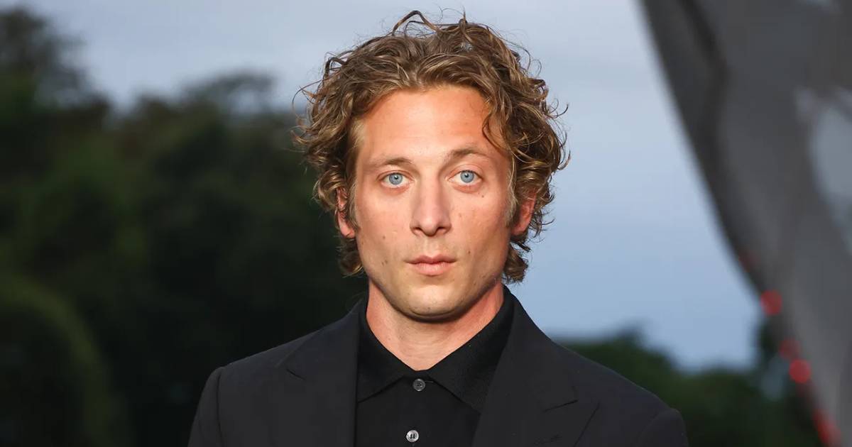 Der Bär-Star Jeremy Allen White spielt den Sohn von Jabba dem Hutten in The Mandalorian & Grogu Der Bär-Star Jeremy Allen White spielt den Sohn von Jabba dem Hutten in The Mandalorian & Grogu