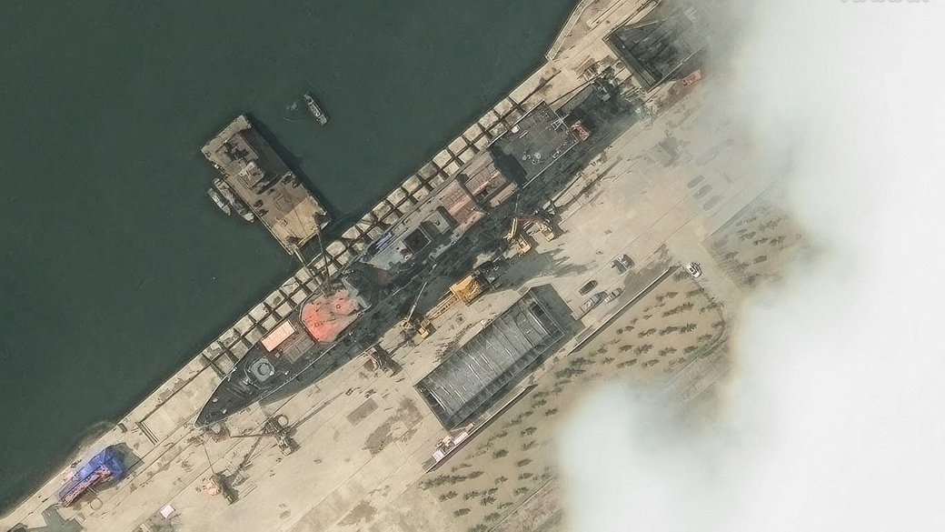 Ein neues Kriegsschiff der DVRK erschien im Hafen von Chongjin Das neueste Kriegsschiff der DVRK: Nahe der Taufe